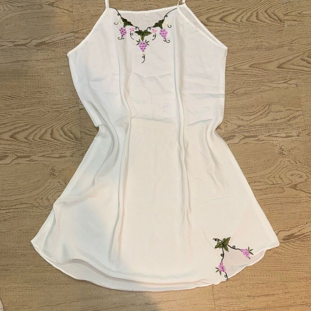 white slip dress with grape embroidery‎ size xxl